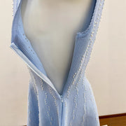Vestido con Escote en U y Cintura Marcada — Estilo Moderno para Mujer - QueensalesOF