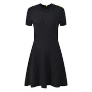 Vestido Casual de Manga Corta — Cuello Redondo, Silueta Tipo A - QueensalesOF