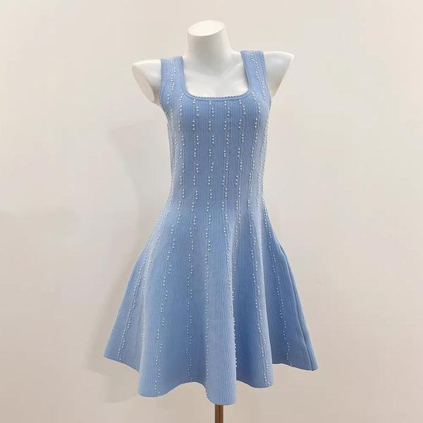 Vestido con Escote en U y Cintura Marcada — Estilo Moderno para Mujer - QueensalesOF