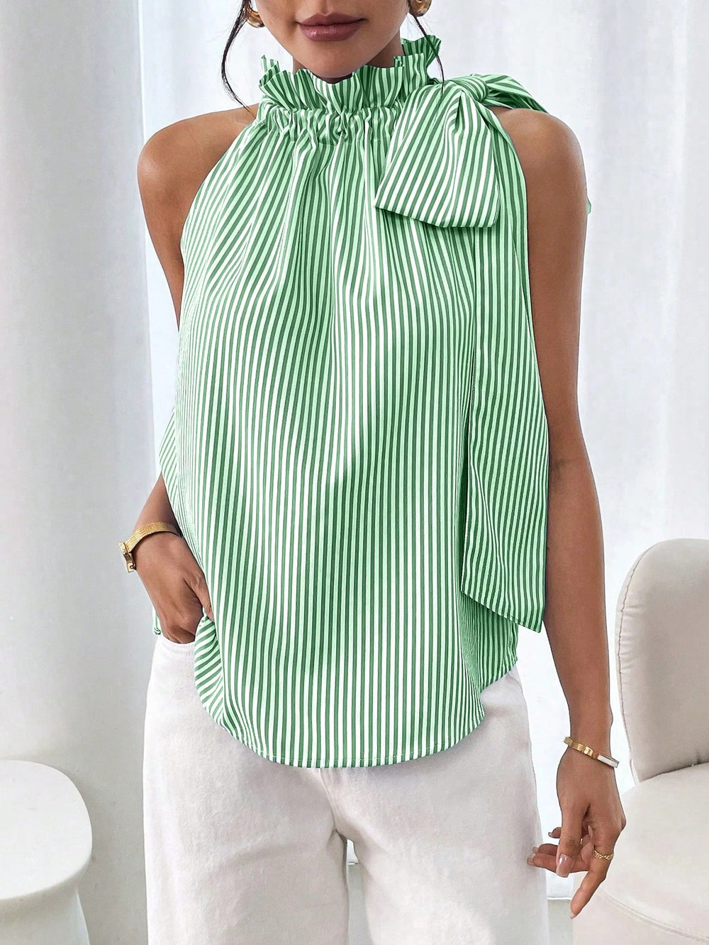 Top Sin Mangas con Rayas y Encaje — Cuello Alto con Nudo - QueensalesOF