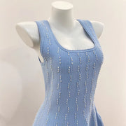 Vestido con Escote en U y Cintura Marcada — Estilo Moderno para Mujer - QueensalesOF