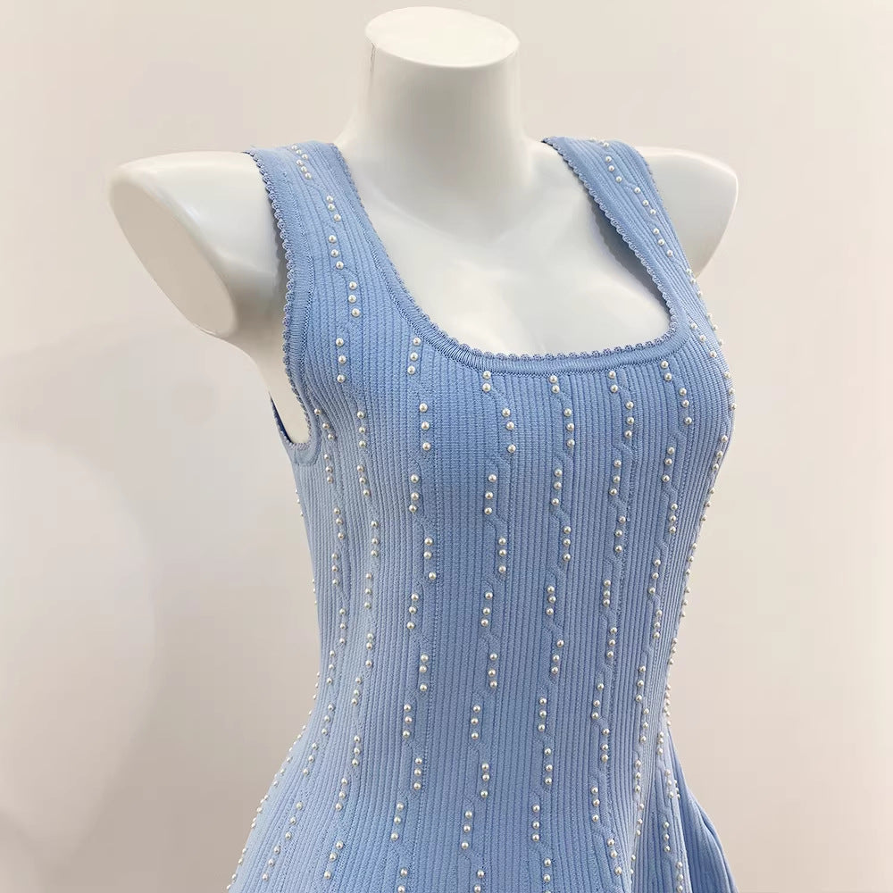 Vestido con Escote en U y Cintura Marcada — Estilo Moderno para Mujer - QueensalesOF
