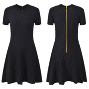 Vestido Casual de Manga Corta — Cuello Redondo, Silueta Tipo A - QueensalesOF