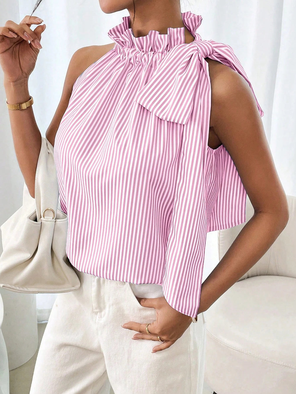 Top Sin Mangas con Rayas y Encaje — Cuello Alto con Nudo - QueensalesOF