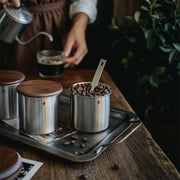 Tarro de Acero Inoxidable para Matcha y Azúcar — Con Tapa de Madera - QueensalesOF