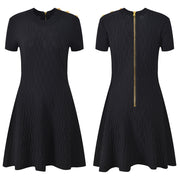 Vestido Casual de Manga Corta — Cuello Redondo, Silueta Tipo A - QueensalesOF