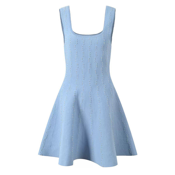 Vestido con Escote en U y Cintura Marcada — Estilo Moderno para Mujer - QueensalesOF