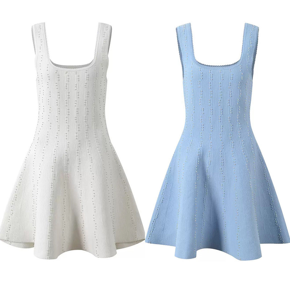 Vestido con Escote en U y Cintura Marcada — Estilo Moderno para Mujer - QueensalesOF